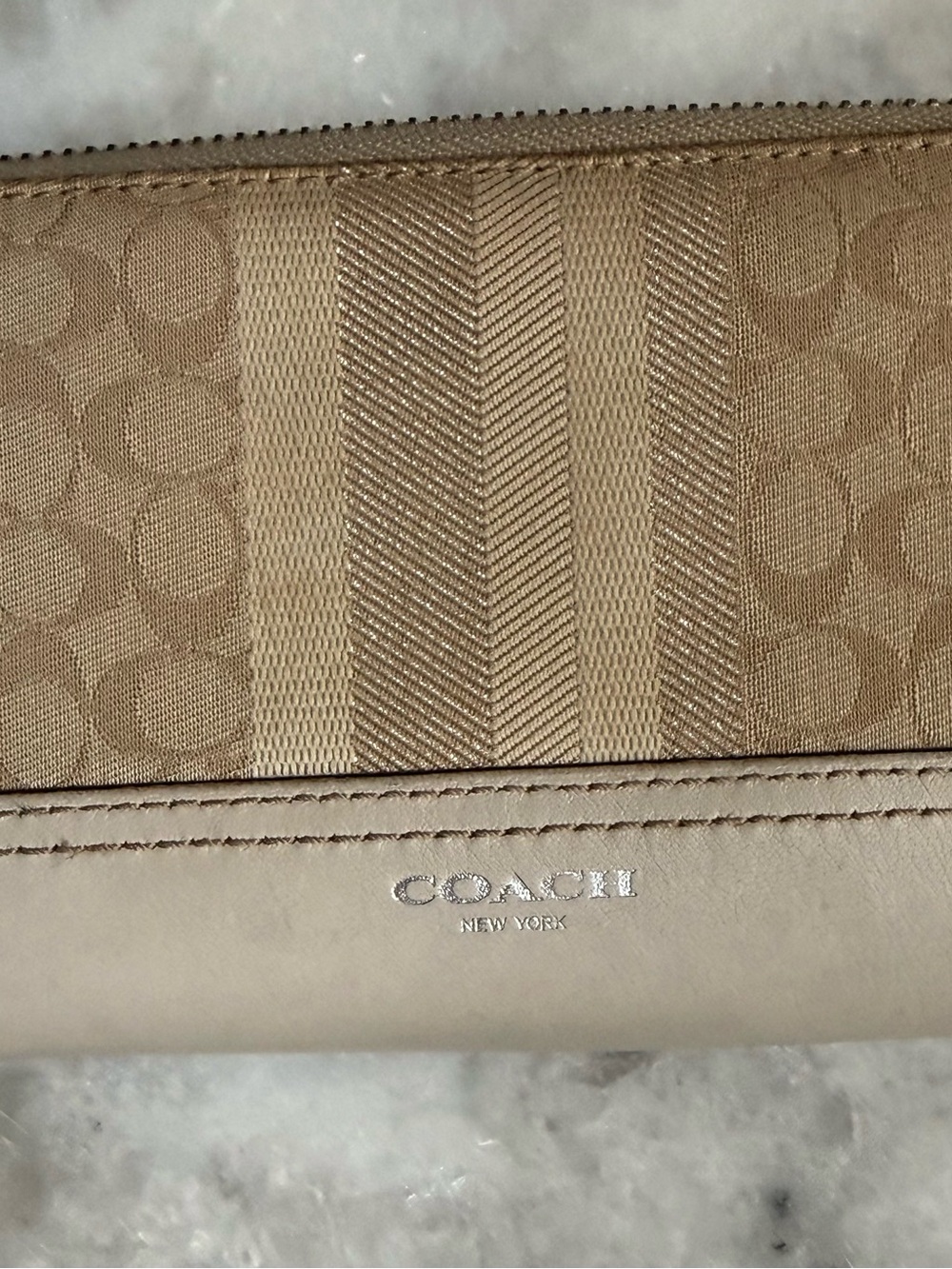 Coach Signature Accordian Style Wallet with center vertical stripe detailing 🤍 - Picture 4 of 7